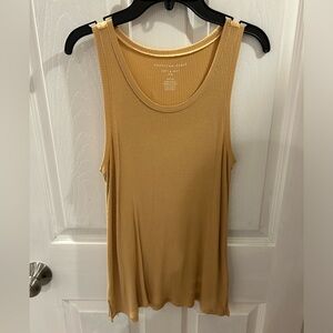 American Eagle. Women’s medium. Yellow, ribbed tank-top.